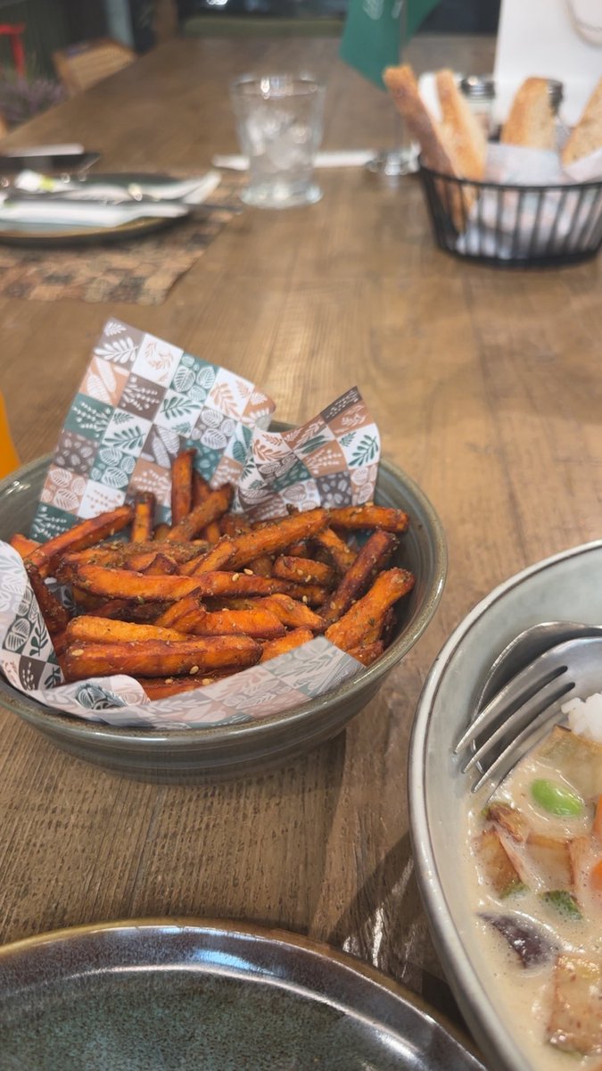 RAKAN 99%Vegan 1%Enby tweet media