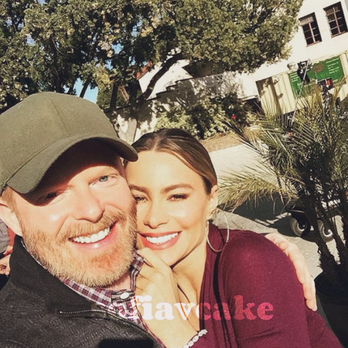 sofiav_cake's tweet image. Happiest belated birthday Jesse ❤️🥳 @SofiaVergara @jessetyler