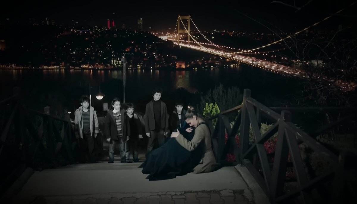 "Her hikâyenin bir sonu vardır. Mutlu ya da mutsuz. Biter bir şekilde. Ama önemli olan hikâyenin nasıl bittiği değildir. Kendisidir hikâyenin."
Bizim sonumuz ta en başından belliydi.
open.spotify.com/track/1ZRexSGw…