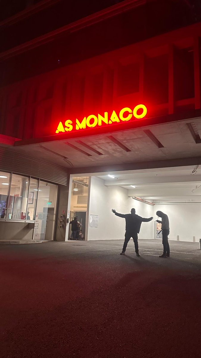 CaddyTHFC's tweet photo. When your mate gets the Uber to take you to the Monaco training centre instead of the stadium and it costs another €60 to get back but you still make kick off @SpursOfficial @SpursSongSheet #spursaway #coys #COYS #ASMonaco https://t.co/f0BjFLpeIr