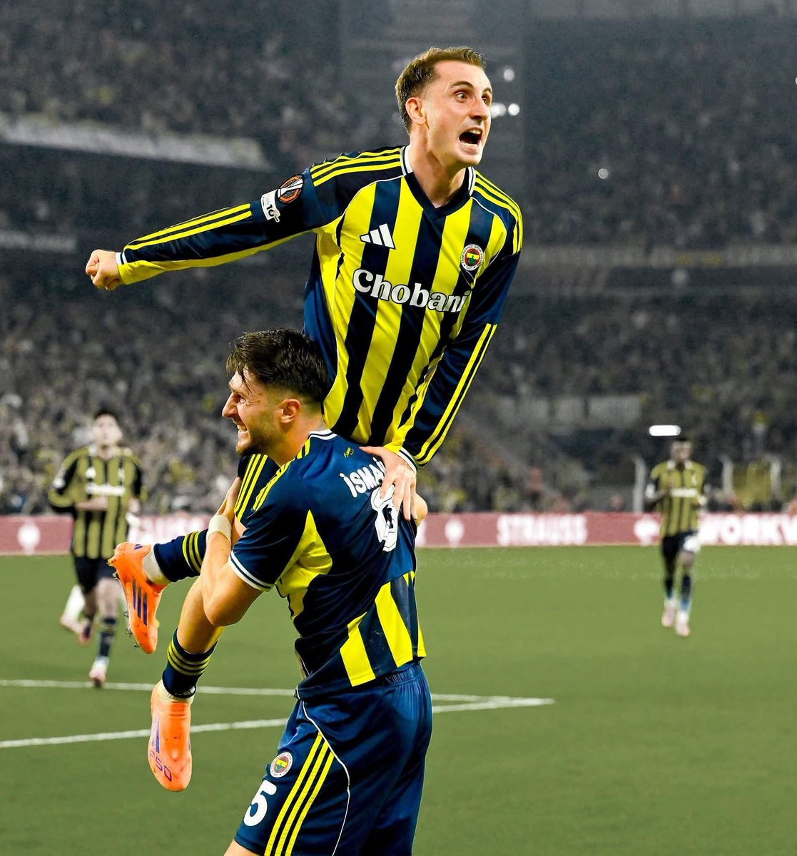 Sahada yürek, tribünde inanç
Birlikte kazandık. 

FENERBAHÇE:1 STUTTGART:0

Kadıköyde 3 puan bizim 👍💯👍

TEBRİKLER FENERBAHÇEM💛💙