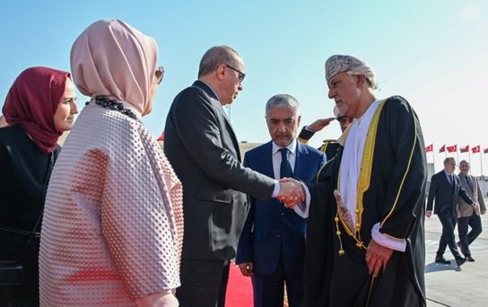روح الوطن (@al_sulaima60906) on Twitter photo فخامةُ رئيس جمهورية #تُركيا يختم زيارته لـ #سلطنة_عُمان بعد زيارة "دولةٍ" استغرقت يومين، وكان صاحبُ السُّمو السّيد نائبُ رئيس الوزراء لشؤون الدّفاع في مُقدّمة مُودّعي فخامتِه لدى مغادرته المطار السُّلطانيَّ الخاصّ. فخامةُ رئيس جمهورية #تُركيا يختم زيارته لـ #سلطنة_عُمان بعد زيارة "دولةٍ" استغرقت يومين، وكان صاحبُ السُّمو السّيد نائبُ رئيس الوزراء لشؤون الدّفاع في مُقدّمة مُودّعي فخامتِه لدى مغادرته المطار السُّلطانيَّ الخاصّ.