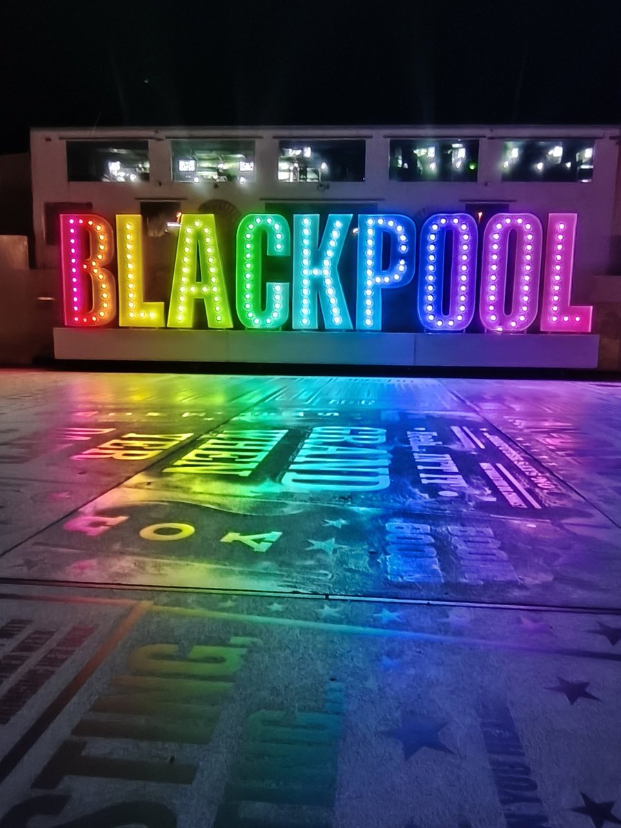ShaunFarrelly's tweet photo. Pretty sights but pretty windy too. Another night of lights, this time in Blackpool for Lightpool.
#Blackpool #Lightpool #BlackpoolTower #LightShow #Seaside #Illuminations https://t.co/4dzxwJj5VP