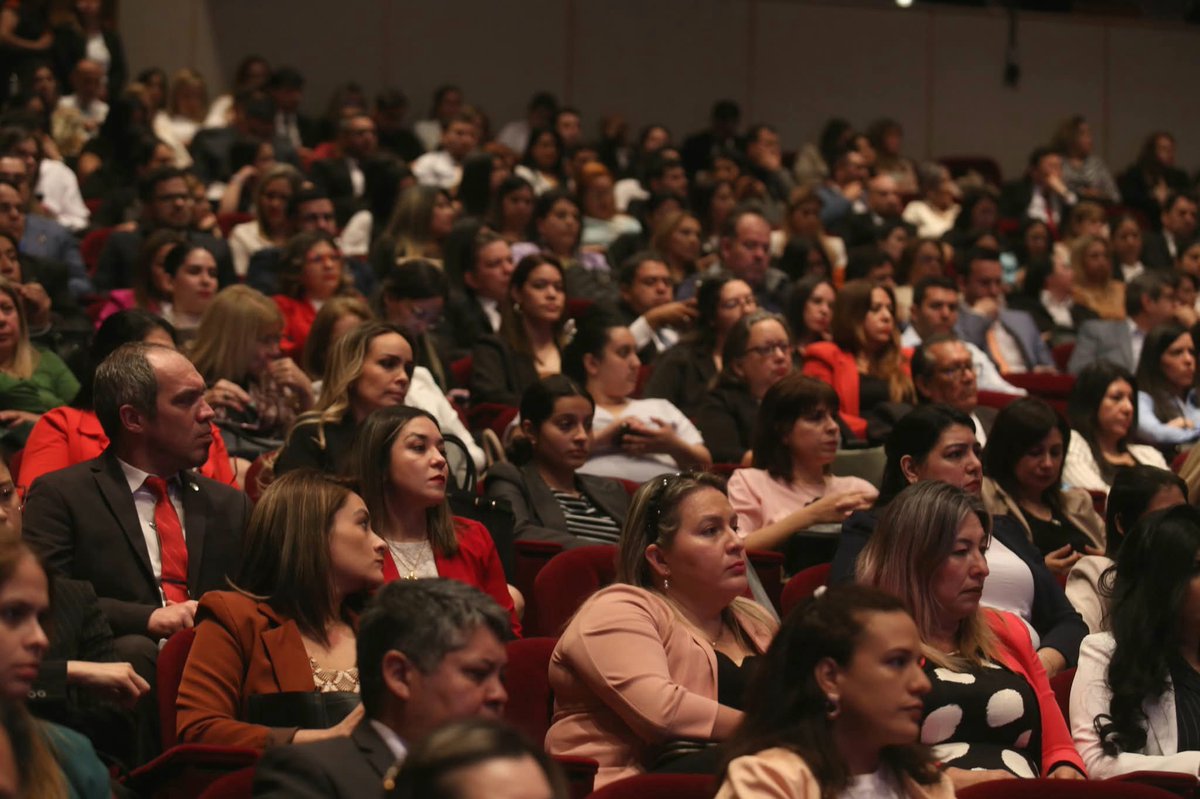 AECIDPARAGUAY's tweet image. 🫱🏻🫲🏽🇪🇸🇵🇾 La AECID participó en el XI Congreso Nacional de la Defensa Pública durante la presentación de la revista "Defensa y Derechos" que promueve la reflexión y la investigación sobre el acceso a la justicia y la igualdad de género en Paraguay.