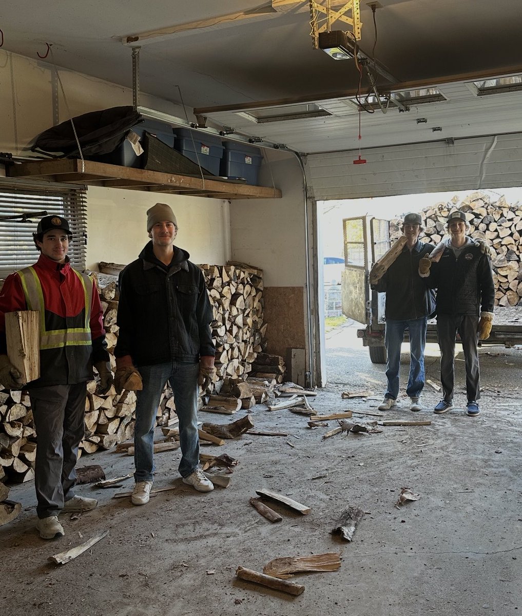 Oil Caps Bryce Bryant, Marshall Light, Brooks Siemens, and Noel Englot helped move a hefty pile of wood yesterday! 

#mjhlhockey #townofvirden