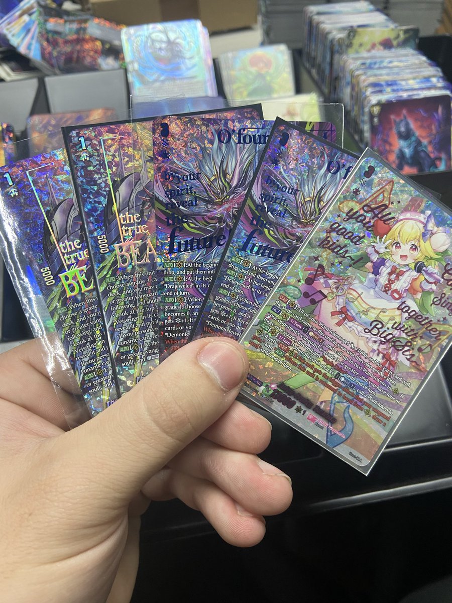 50cardsshop's tweet image. Either we’re lucky af or Secrets are 1 per master case in this set
