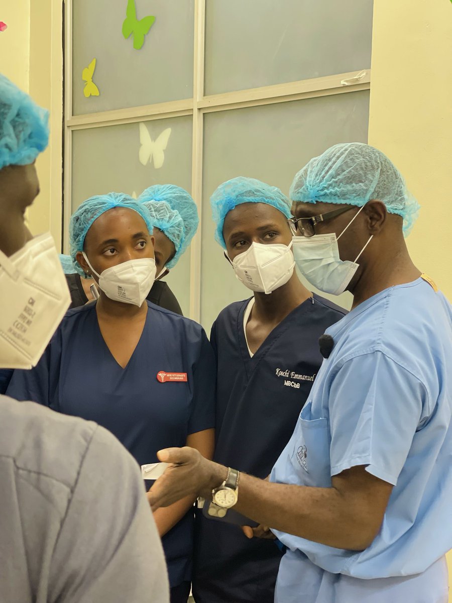 HeartUganda's tweet image. Skills transfer underway at @MbararaHospital
One of @HeartUganda goals during our closed heart surgical camps is to build Human Resource capacity at the regional referral hospitals for improved patient care and sustainable practices.
#HeartUganda #PDA #MbararaHospital…