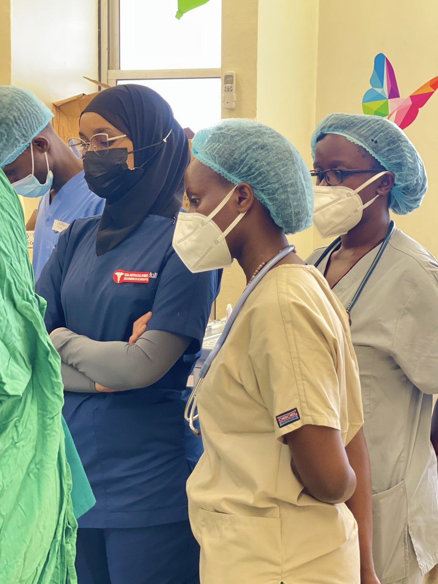 HeartUganda's tweet image. Skills transfer underway at @MbararaHospital
One of @HeartUganda goals during our closed heart surgical camps is to build Human Resource capacity at the regional referral hospitals for improved patient care and sustainable practices.
#HeartUganda #PDA #MbararaHospital…