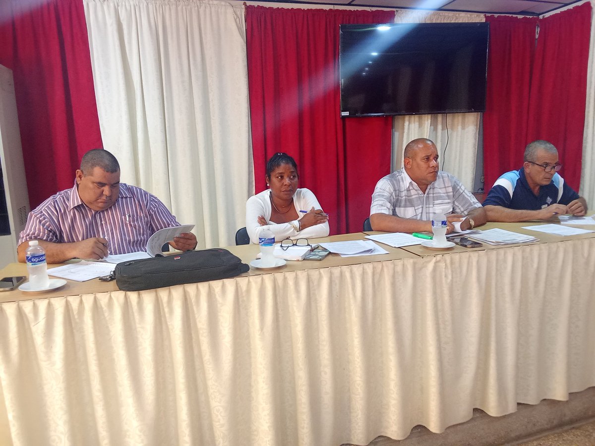 eduardo_yovanis's tweet image. En la sede de la Asamblea Municipal del #PoderPopular de #SanctiSpíritusEnMarcha se analizan los resultados de la visita realizada por el Gobierno Provincial del Poder Popular al municipio.