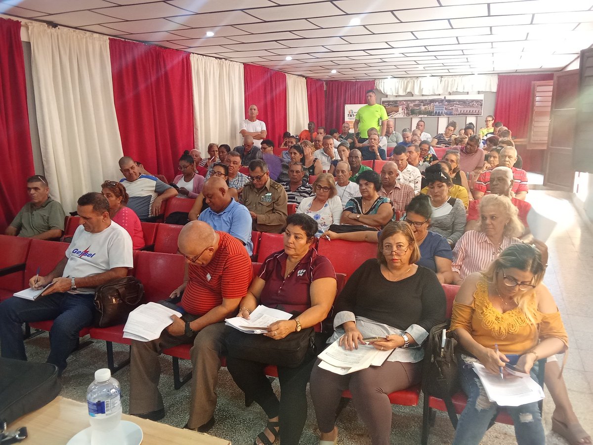 eduardo_yovanis's tweet image. En la sede de la Asamblea Municipal del #PoderPopular de #SanctiSpíritusEnMarcha se analizan los resultados de la visita realizada por el Gobierno Provincial del Poder Popular al municipio.