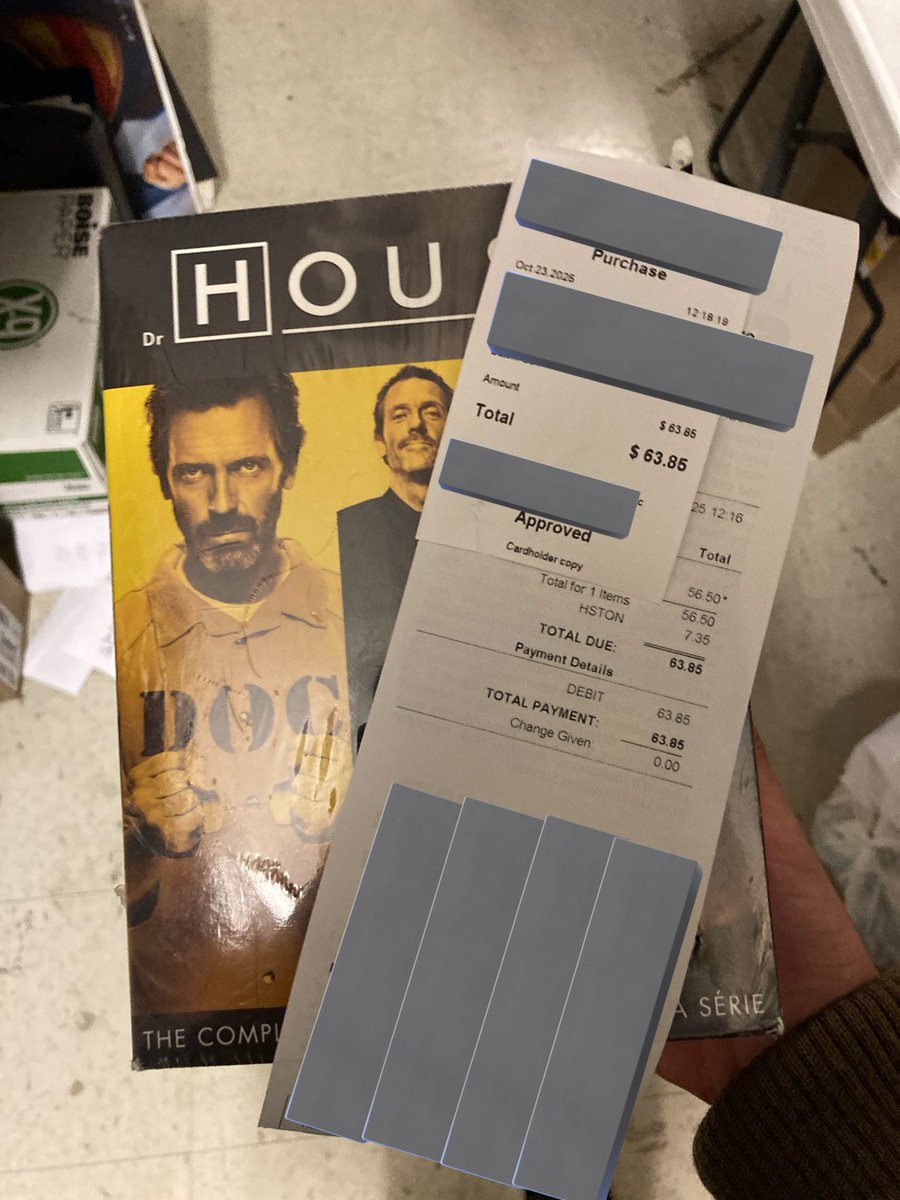 kaliicappy's tweet image. bought the entirety of house MD on DVD with my employee discount
