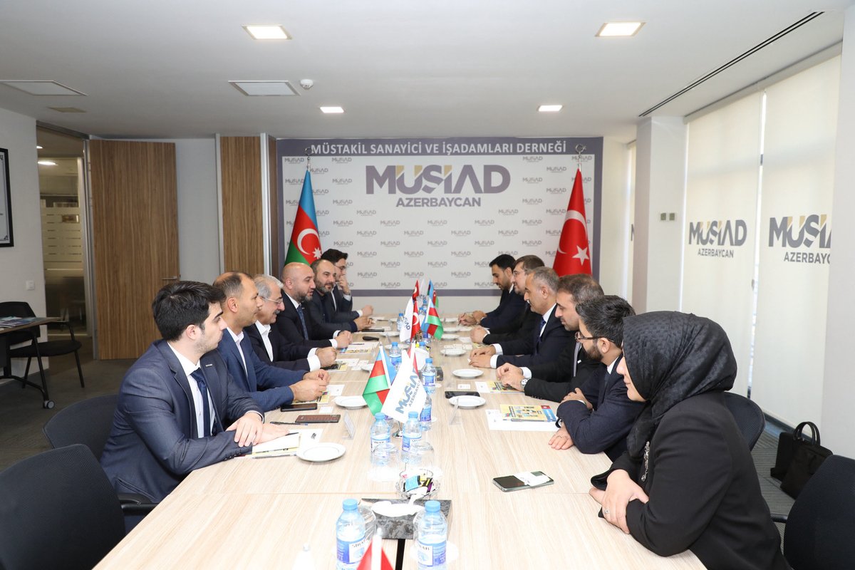 jabirli's tweet photo. Tərəfdaşı olduğumuz İslam Maliyyə Forumu çərçivəsində Bakıda səfərdə olan Türkiyə Respublikası Prezidenti yanında Finans Ofisinin finans daire başkanı #CBYFO cənab Tarık Akın və nümayəndə heyəti ilə mərkəzi ofisimizdə görüşdük.

Görüş zamanı İslam bankçılığı istiqamətində əməkdaşlıq perspektivləri, eləcə də dövlət başçılarımızın müəyyən etdiyi hədəflər doğrultusunda investisiya və ticarət həcminin artırılması üçün həyata keçiriləcək birgə fəaliyyətlər müzakirə olundu, fikir mübadiləsi aparıldı.

Forumun uğurlu təşkilinə və bu təşəbbüsün gerçəkləşməsindəki fəal roluna görə, daim sıx əməkdaşlıq etdiyimiz Azərbaycan Mikromaliyyə Assosiasiyasının rəhbəri, dəyərli Ruslan Atakişiyev  müəllimə təşəkkürümüzü bildiririk.