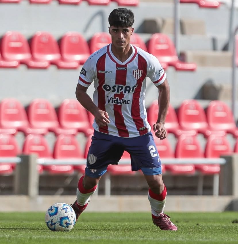 💎🇦🇹 Ignacio Isla puso el EMPATE AGÓNICO de Unión vs. Barracas por 2-2 a los 90 minutos

El defensor de 19 años marcó su SEGUNDO GOL en el 2025 con la categoría ⚔️