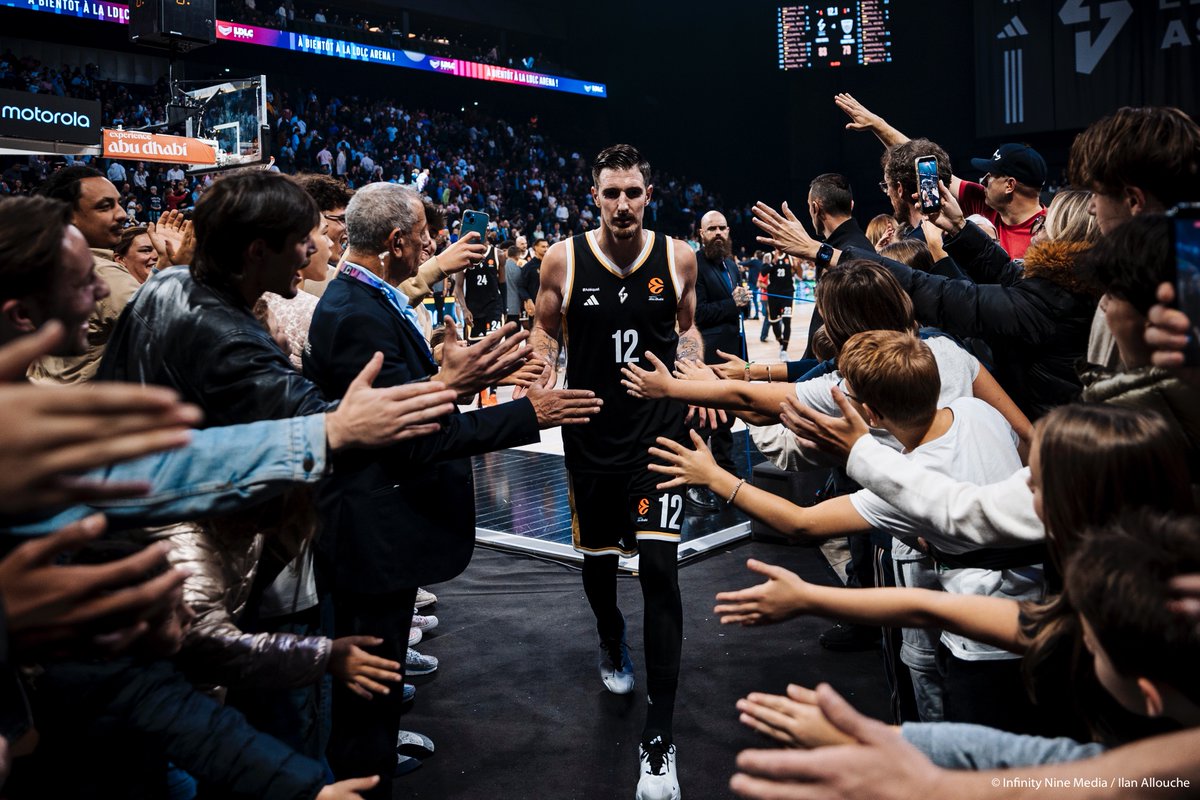 BASKETBALL. LEGEND.