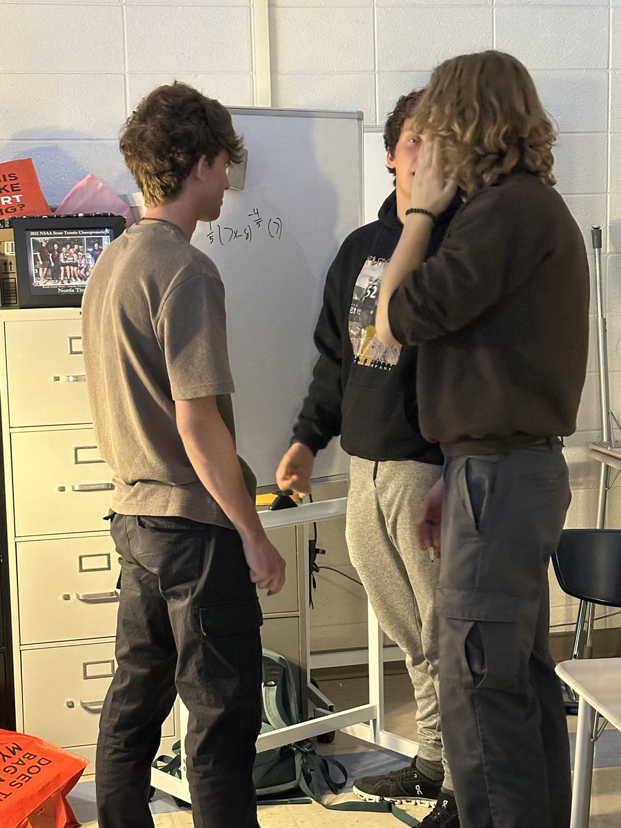 anessawp's tweet photo. When you have different learning styles in your 7th period Calculus class, you give them options for how to practice during structured practice time. https://t.co/HCjuEbXmPv