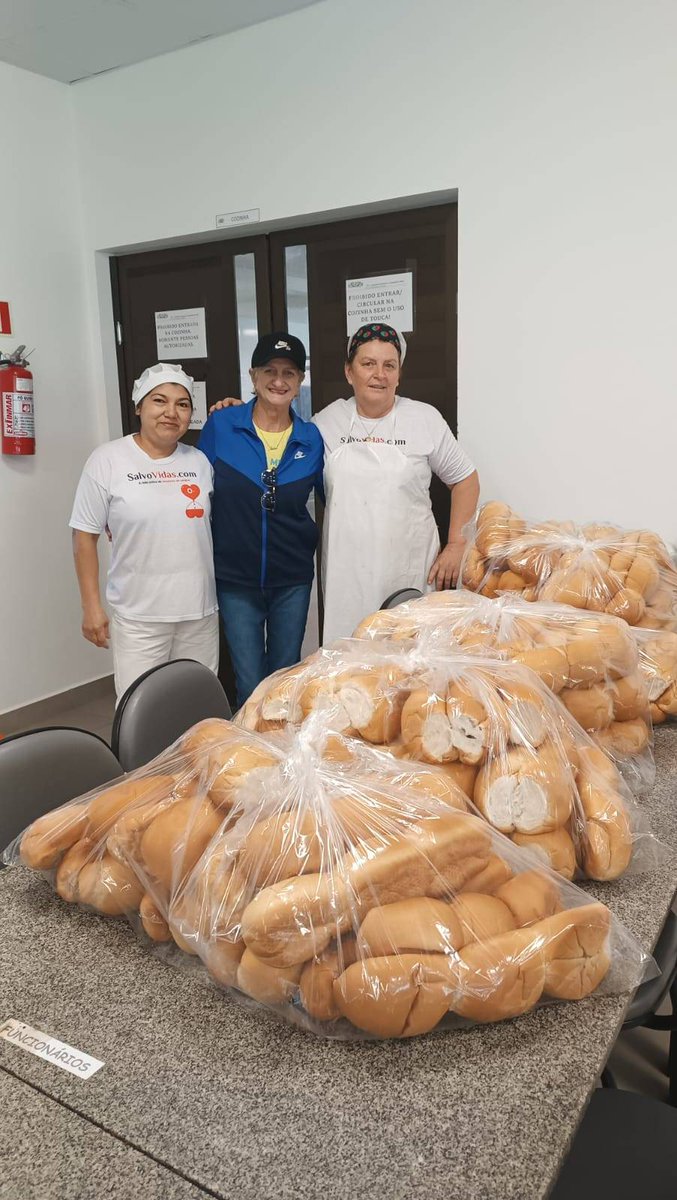 O Rotary Club de Toledo, PR, doou 65 caixas de água mineral ao Hospital Bom Jesus e pães ao Lar dos Idosos de Toledo. As doações são provenientes do evento 24ª Meia Maratona de Toledo Sicredi. #Rotary #PessoasEmAção