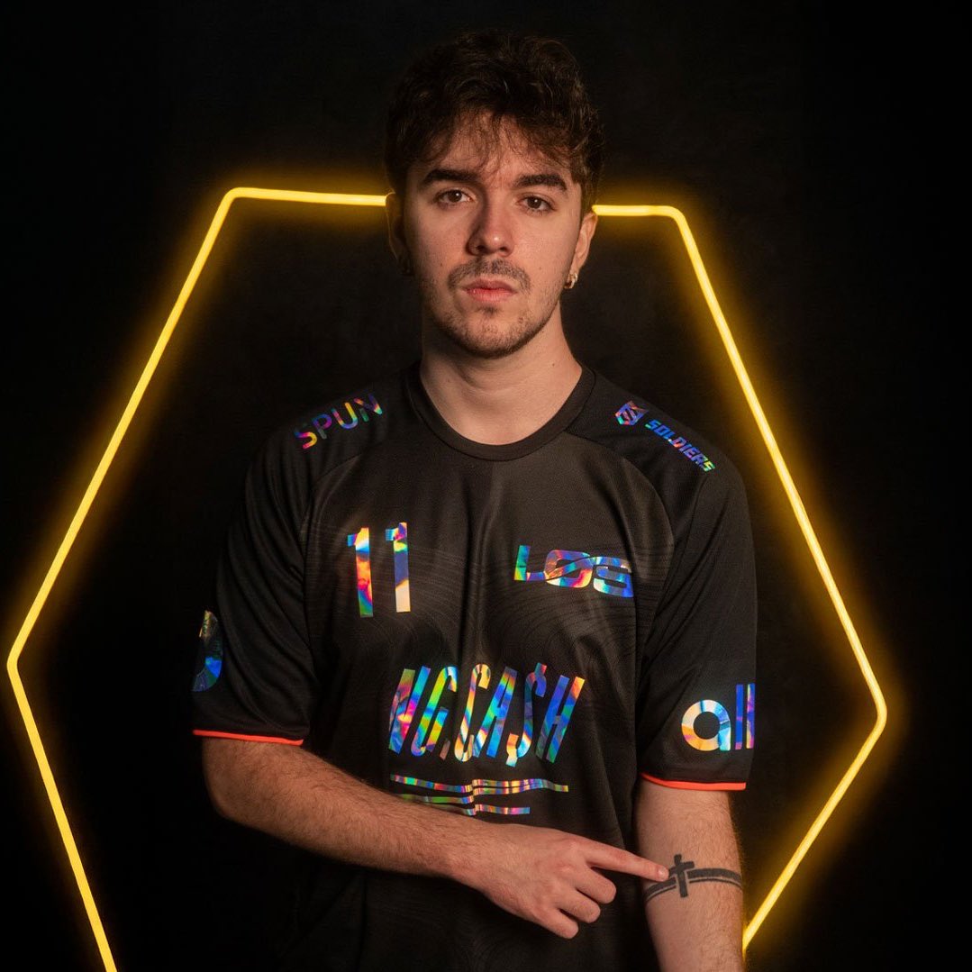 VCTatualizado's tweet image. 🚨 RUMOR
KRÜ TEM INTERESSE EM MWZERA PARA FECHAR SEU ELENCO
A organização argentina vem intensificando sua busca por jogadores brasileiros. Após chegar a acordos verbais com Silenttz e Less, o novo alvo da KRÜ é mwzera.
O jogador vem participando de testes na equipe há cerca…