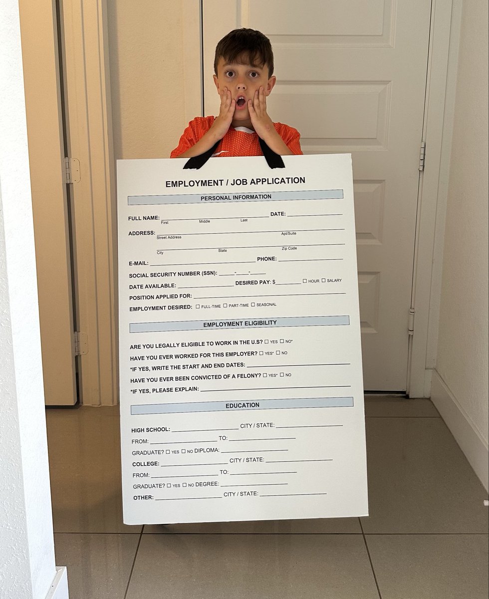 timmehirl's tweet image. My costume is spookier 👻 who we scaring chat? 😂