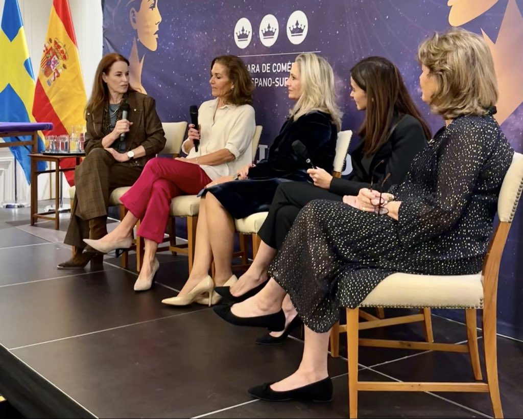 Tuve el privilegio de conocer más #MujeresInspiradoras al moderar los Diálogos Qvinna, un espacio para conocer de cerca las trayectorias y experiencias de las galardonadas.

Mujeres que representan talento, compromiso y un liderazgo transformador. 💫

Cada una compartió una
