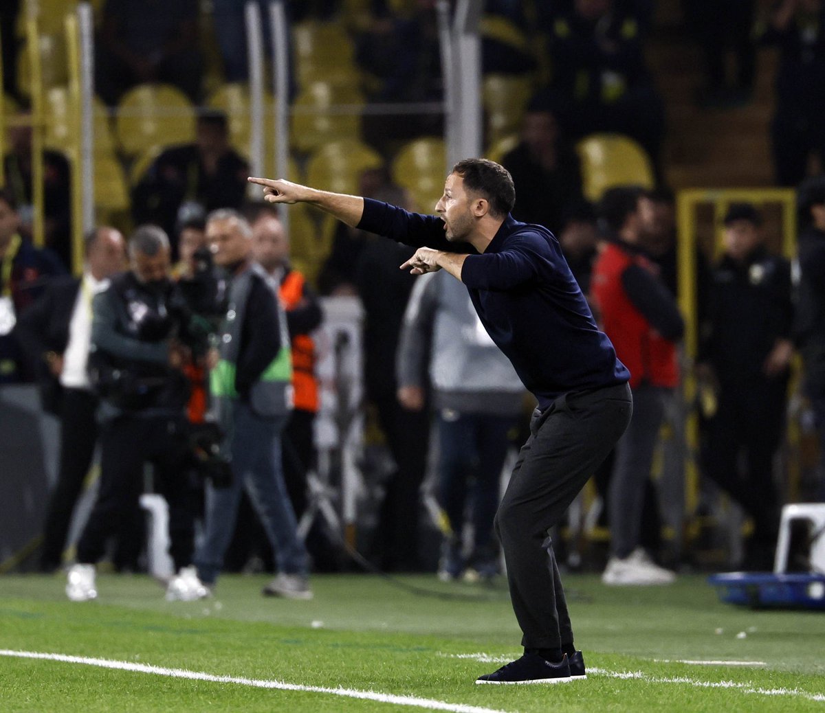 YORUM | Domenico Tedesco’nun Fenerbahçe için isabetli bir tercih olduğunu düşünüyorum. Taktik bilgisi yüksek, rakibe göre esneklik sağlayabilen, çalışkan ve hırslı, iletişimi çok kuvvetli, dünyaca ünlü oyuncularını ‘liyakat’ ile ikna edebilen bir teknik direktör.

Gaziantep FK’ye
