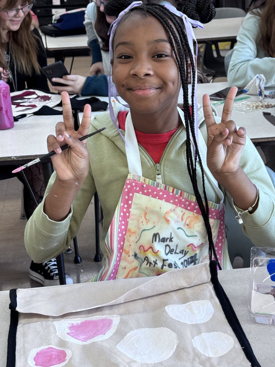 Art Club in action! <a href="/D61EJH/">Eisenhower JHS</a>