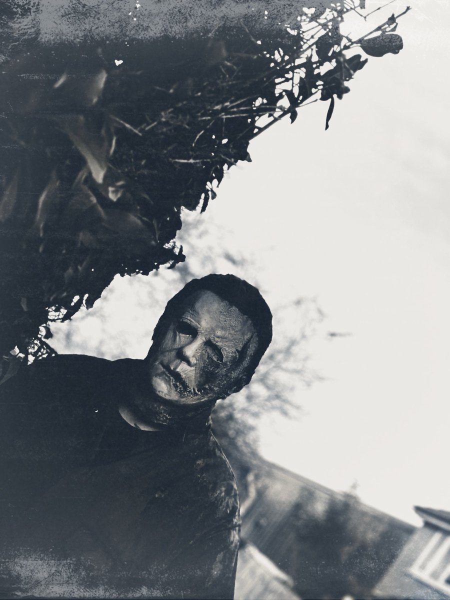 Getting Halloween ready… yeah this is me! 🔪🎃