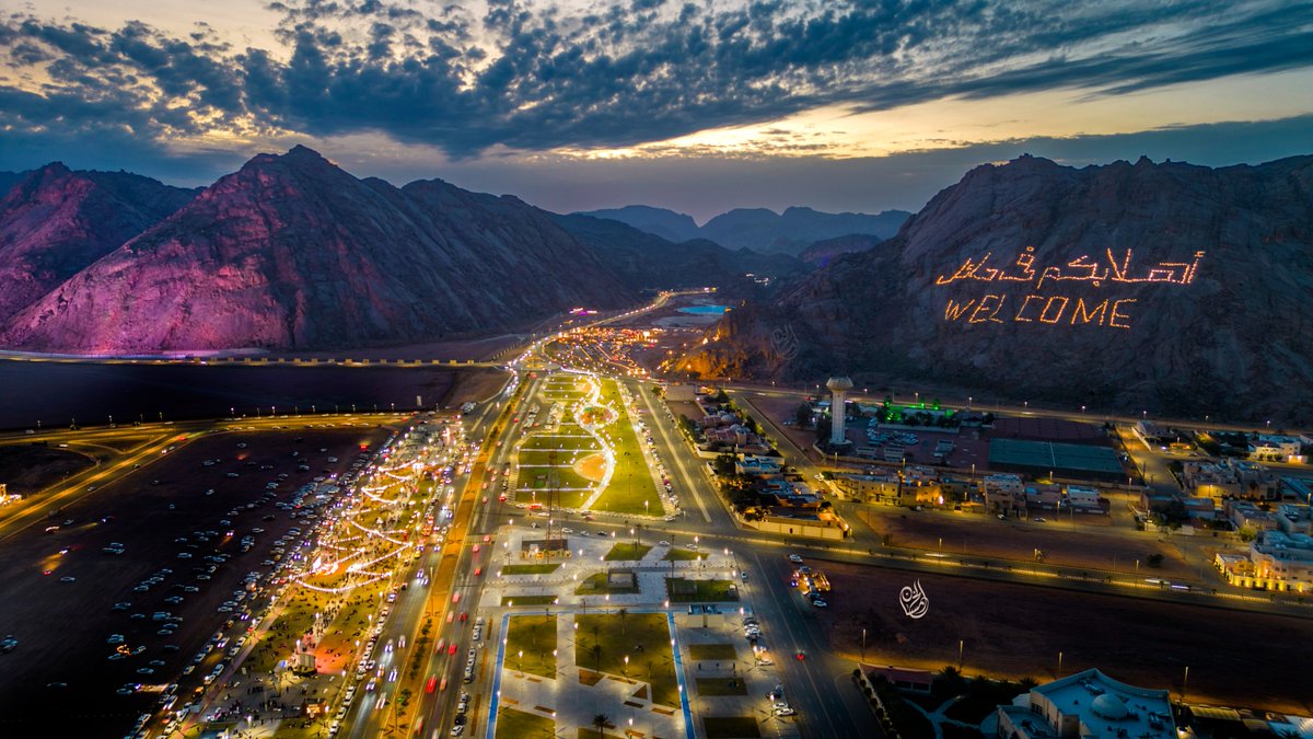 عبارة ترحيب ما تشبه إلا #حائل 💚

#أهلاً_بكم_في_حائل على سفح جبل أجا ⛰
رسالة محفورة بالترحيب ، تجسّد كرم وأصالة أهلها 😍✋
  
📸#محمد_الخمسان