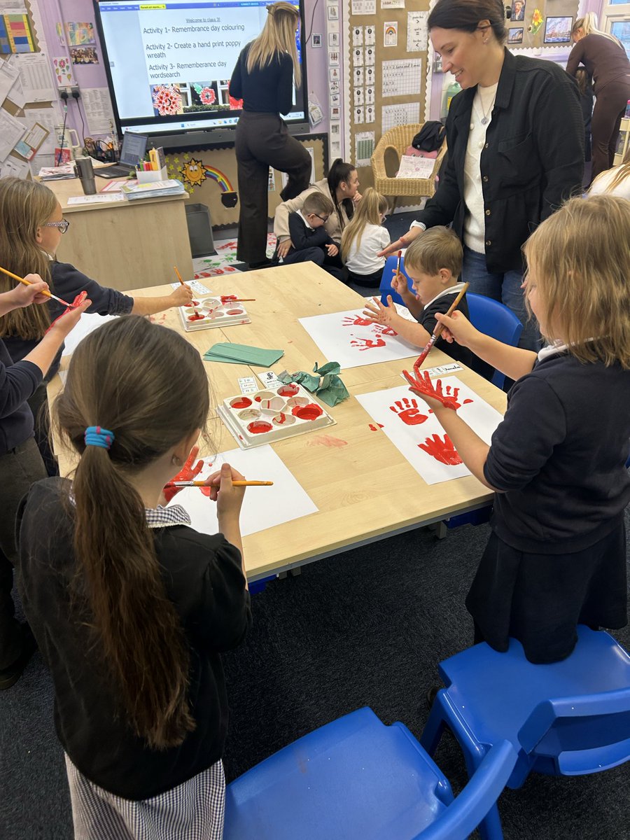 🖼️ 🎨 Art Workshop 🎨 🖼️ 

A huge thank you to everyone who joined our art workshop today! Thanks to your creativity, we now have a beautiful collection of poppies that will come together to create a display, honouring and showing our respect. #CommunityArt #Remembrance