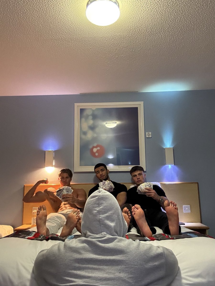 All 3 of us drained this poor slave 🤣🤣

Comment “yes” if you’d wanna be in his position, cams or real time😈

<a href="/MasterWillcx/">MasterWill</a> 
<a href="/MasterHritik0/">MasterHritik0</a>