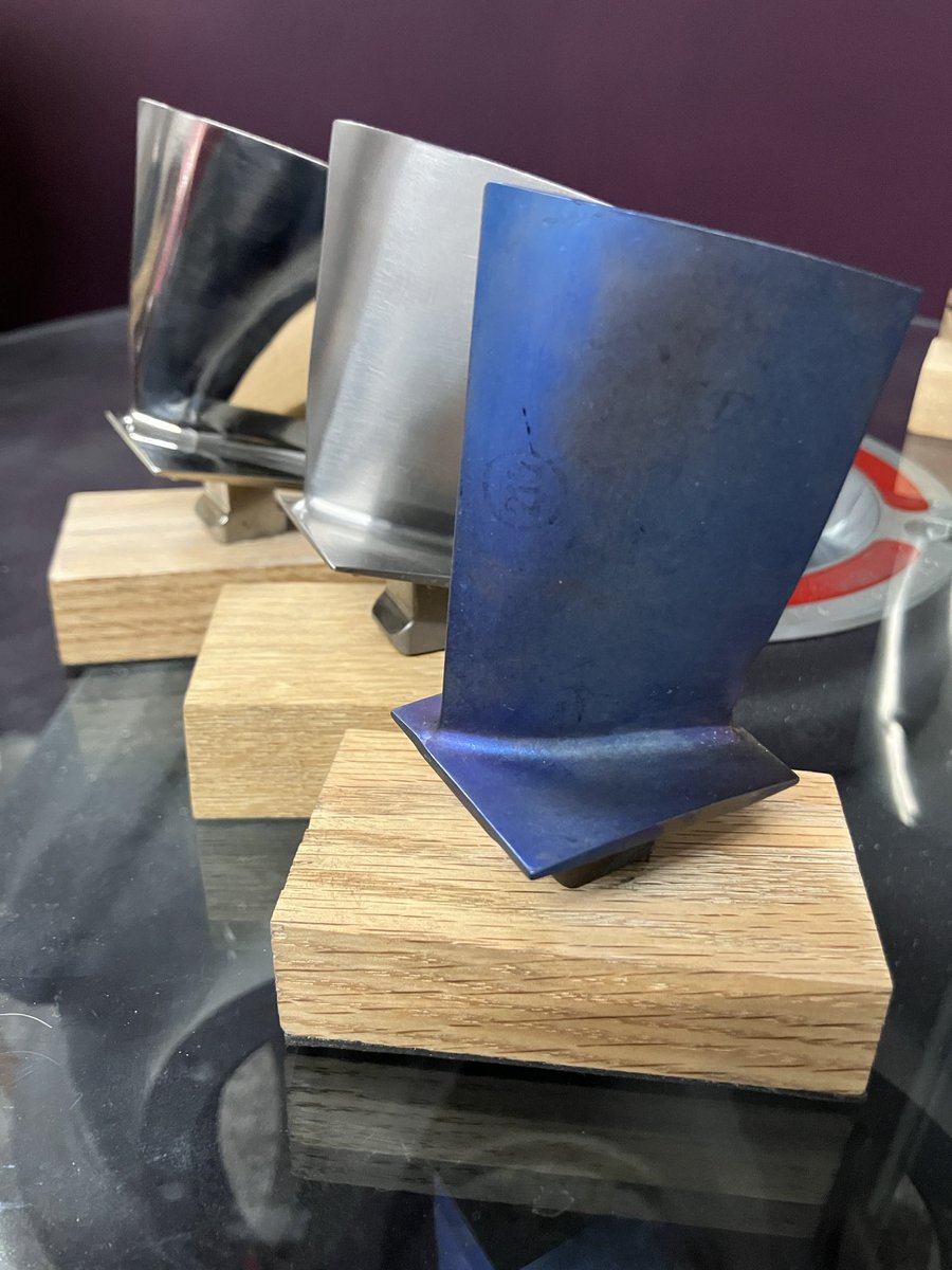Aerotiques's tweet photo. We’ve had more #fanblade fun today.  Removed from #Airbus A320 IAE V2500 engines and destined for scrap, we polished, brushed or anodised them &amp; mounted on reclaimed oak bases. Stunning engineering enjoying a simpler retirement… Get yours here
https://t.co/66nnxKNld5 https://t.co/Ozv8FU05pF