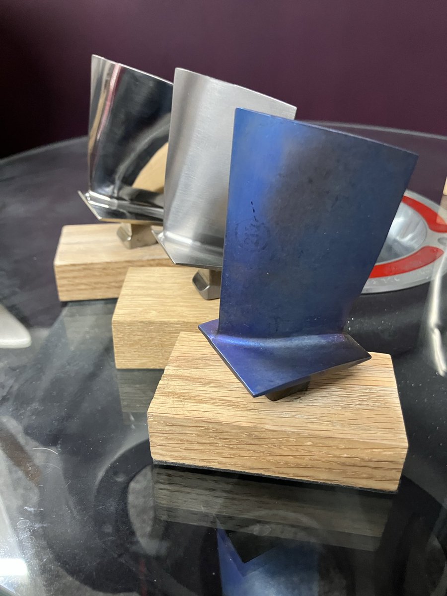 Aerotiques's tweet photo. We’ve had more #fanblade fun today.  Removed from #Airbus A320 IAE V2500 engines and destined for scrap, we polished, brushed or anodised them &amp; mounted on reclaimed oak bases. Stunning engineering enjoying a simpler retirement… Get yours here
https://t.co/66nnxKNld5 https://t.co/Ozv8FU05pF