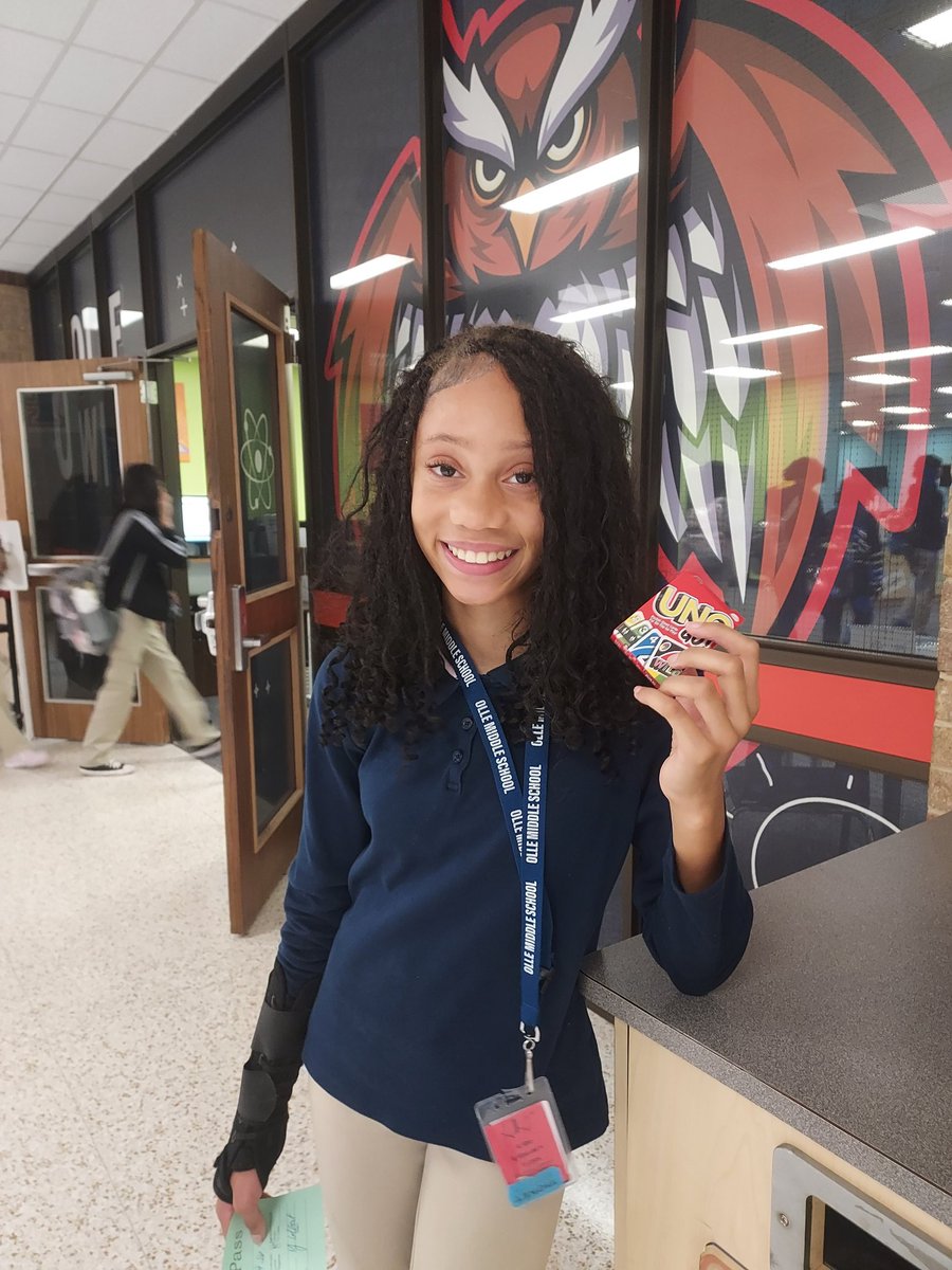 OlleLibrary's tweet image. Our @OlleLibrary contest winner.  She had the closest guess for how many books Olle has in the library.  We have 11,107 books!  #MoreThanBooks #LibraryFun @OlleMightyOwls @Alief_Libraries