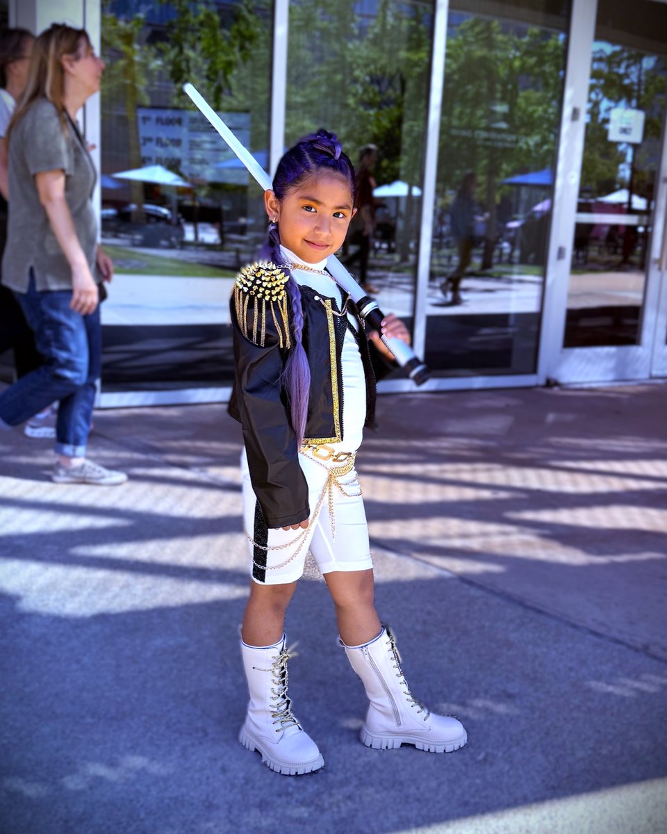 Fit check for her birthday era 💅 Today we're celebrating the Golden Queen's birthday, aka Rumi from KPop Demon Hunters 🎂 Join us by tagging in your cosplay pics, grabbing that Raymeon, or even chanting COUCH! COUCH! COUCH! 

#KPDH #Rumi #Cosplay #Netflix