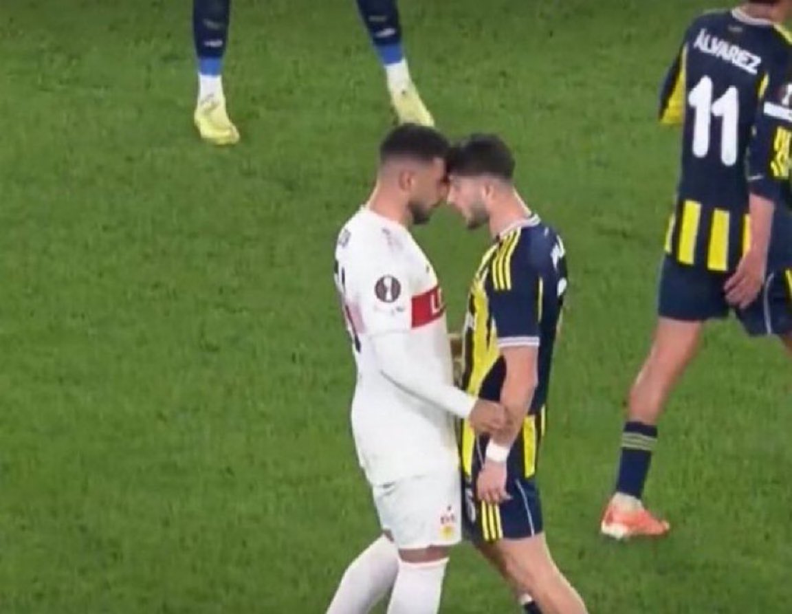 A Milli Futbolcumuz İsmail Yüksek, Türk düşmanı söylemleriyle Alman Milli Takımın seçen kürtçü/bölücü Deniz Undav'a haddini bildirdi.