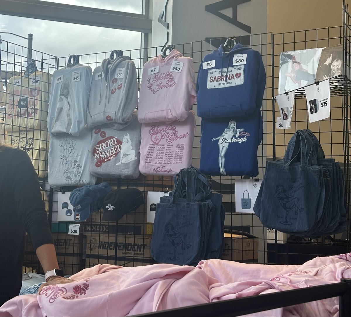 SabrinaTourInfo's tweet image. Merchandise available at #PittsburghShortnSweet!
It appears the new hat says “Have you ever tried this one?”
— via @Preston110111
#ShortnSweetTour