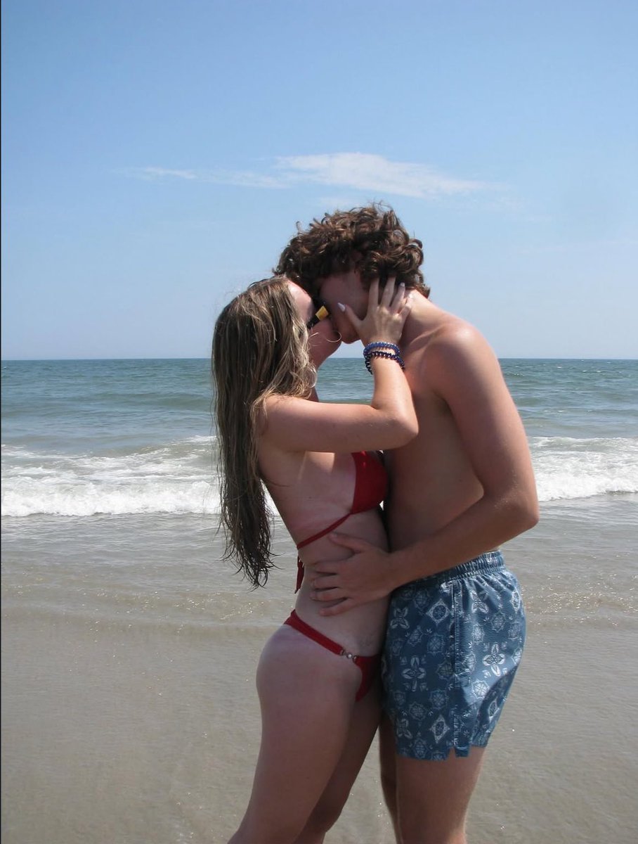 CallMeNatalie62's tweet photo. My white bfs dick is too small so I want some big black cocks in my DMs, I desperately need to be Blacked https://t.co/fe8dSJR1vo