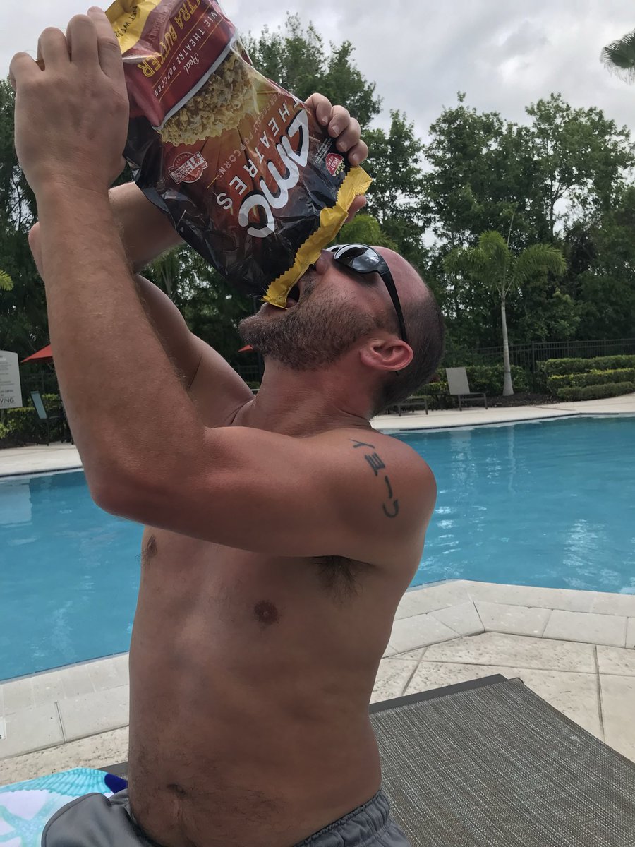 yerkskyz's tweet image. Approximately $5.92 per box. Approximately $0.84 per bag.
1 bag per day=$306.60 per year.
# of participants X $306.60?
Revenue increase of ?
You do your own math.
#fundamentalsmatter #AMC #AMCTheatres