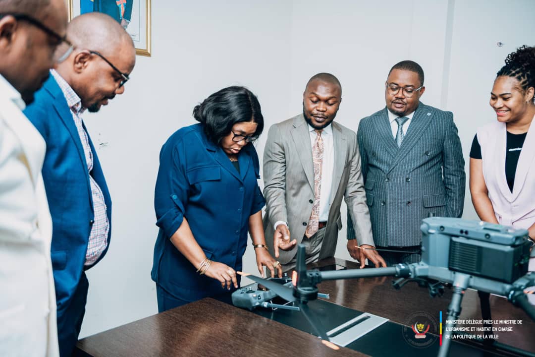 *Dans le cadre de la politique de la ville, son excellence Madame la ministre déléguée Angèle BANGASA YOGO veut doter la RDC des initiatives technologiques innocentes destinées à renforcer la gouvernance urbaine*