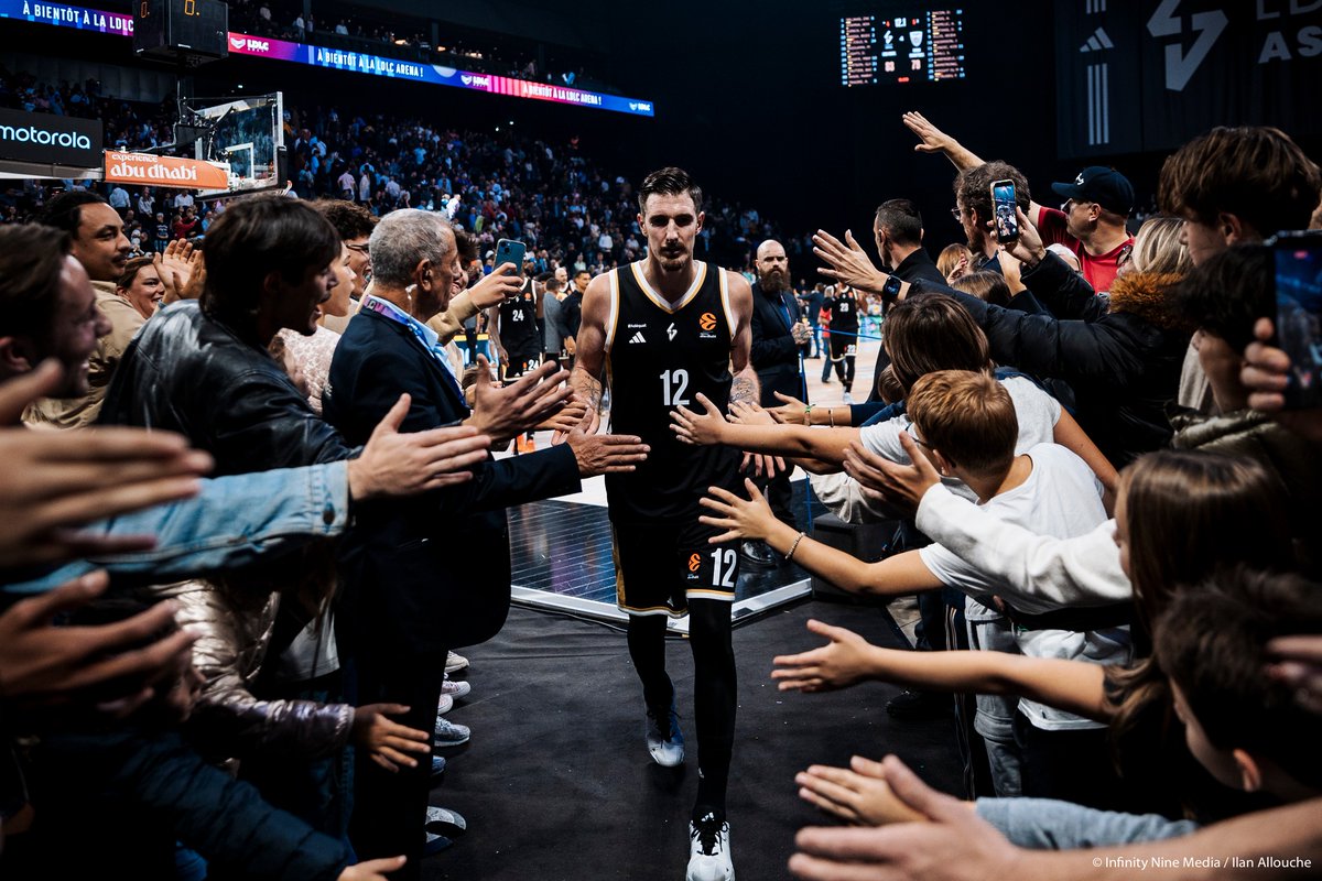 Be_BasketFr's tweet image. 💫 Merveilleux Nando De Colo, qui rentre un peu plus dans l’histoire de l’#EuroLeague…  

🎯 24 points
🎁 5 passes
🗡️ Le tir décisif
💯 13/13 aux lancers

✅ Et la victoire de l'ASVEL contre Dubaï !

🤩 Quel match : bebasket.fr/lasvel-mate-du…