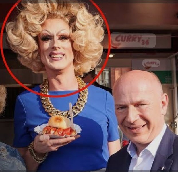 "Der Perverse und sein Bürgermeister", ein widerliches Deutsches Trauerspiel direkt aus der Hauptstadt! 

Die tatsächlich entscheidende Frage ist: Wurde der Perverse trotz oder wegen seiner bereits seit 2023 bekannten pädophilen Neigungen gefördert. Ein Skandal wäre beides!