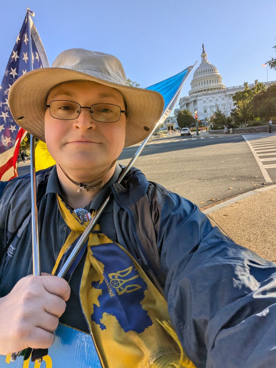 Join us at Constitution Ave NE and Delaware Ave NE across from Russell Senate Office Building again today Thursday until 7pm. The Senate is in session right now! 
🇺🇸🇺🇦
Call your members of Congress and tell them to support Ukraine!
#CrimeaIsUkraine