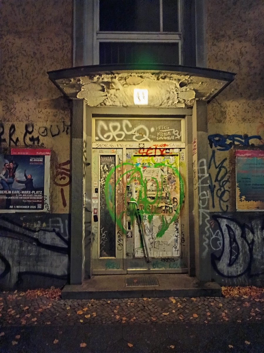 GustavoUltrapop's tweet image. La luz de Berlín es algo realmente fascinante, no hay otra ciudad en el mundo igual, es hermosa, no creo que nadie la logre retratar jamás; como te quiero mucho de deseo que algún día puedas conocerla.