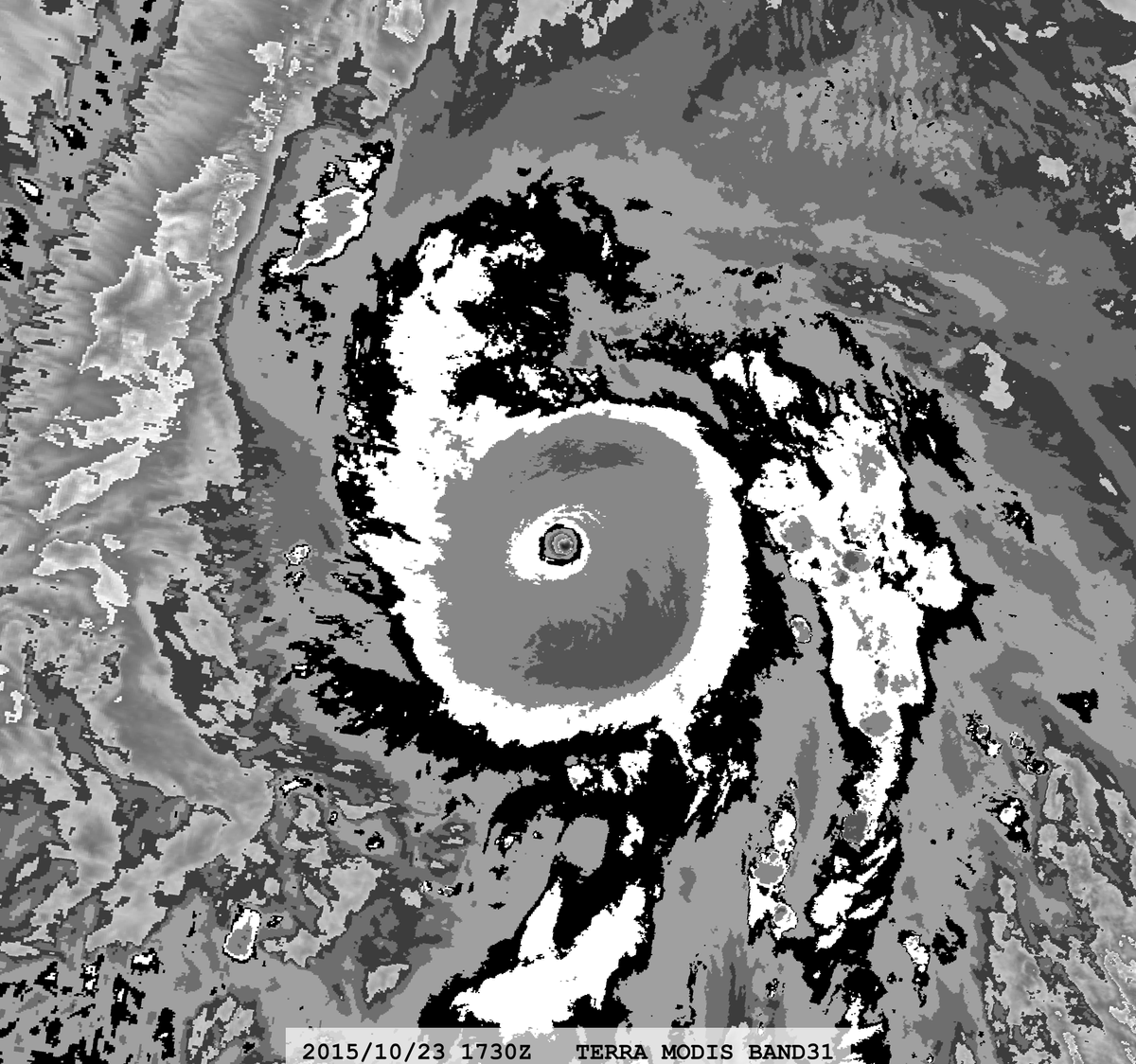 zeb199818's tweet photo. Hurricane #20L #Patricia 10-year Anniversary
Satellite: #TERRA #MODIS
Channel :
B01 (0.645 µm) 250-m
B27 (6.715 µm) B31 (11.030 µm) 1-km
Time : 2015/10/23 1730Z
Eye Temp (IR) : 25.72876 °C
Eye Temp (WV) : -9.074 °C
CPA : ~310 km
Aircraft Observation :
1733Z 883mb/45kt FL 192KT https://t.co/NhXVJs5VgK