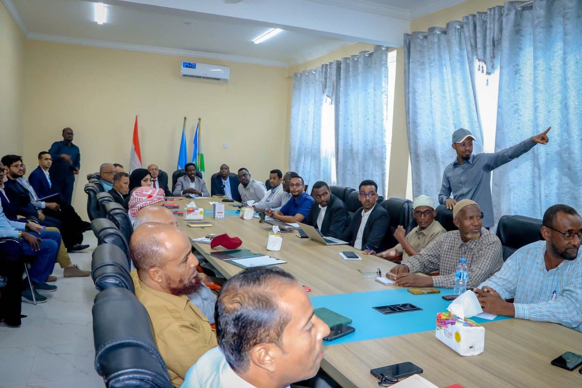 Wasiirka Kalluumaysiga oo ay wehliyaan Wasiirka Ganacsiga iyo Wasiir Kuxigeenka Kalluumaysiga DPL ayaa kulan la yeeshay wafdiga Wasiir Kuxigeenka Kalluumaysiga Yemen oo soo gaaray magaalada Boosaso. Kulanka ayaa ujeedkisu aha iskaashiga maalgashi iyo ganacsi ee Puntland iyo Yemen