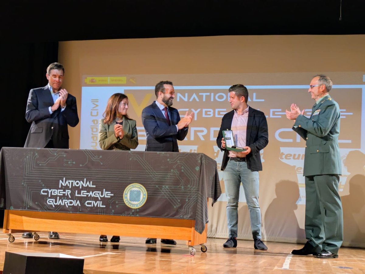 Prueba piloto que marca el inicio de la VII edición de la #Ciberliga 🚀
👏 Gracias a la <a href="/guardiacivil/">Guardia Civil</a> por su gran labor en la prevención de delitos cibernéticos y su implicación en la educación digital 
Seguimos trabajando por un uso seguro y responsable de la tecnología.