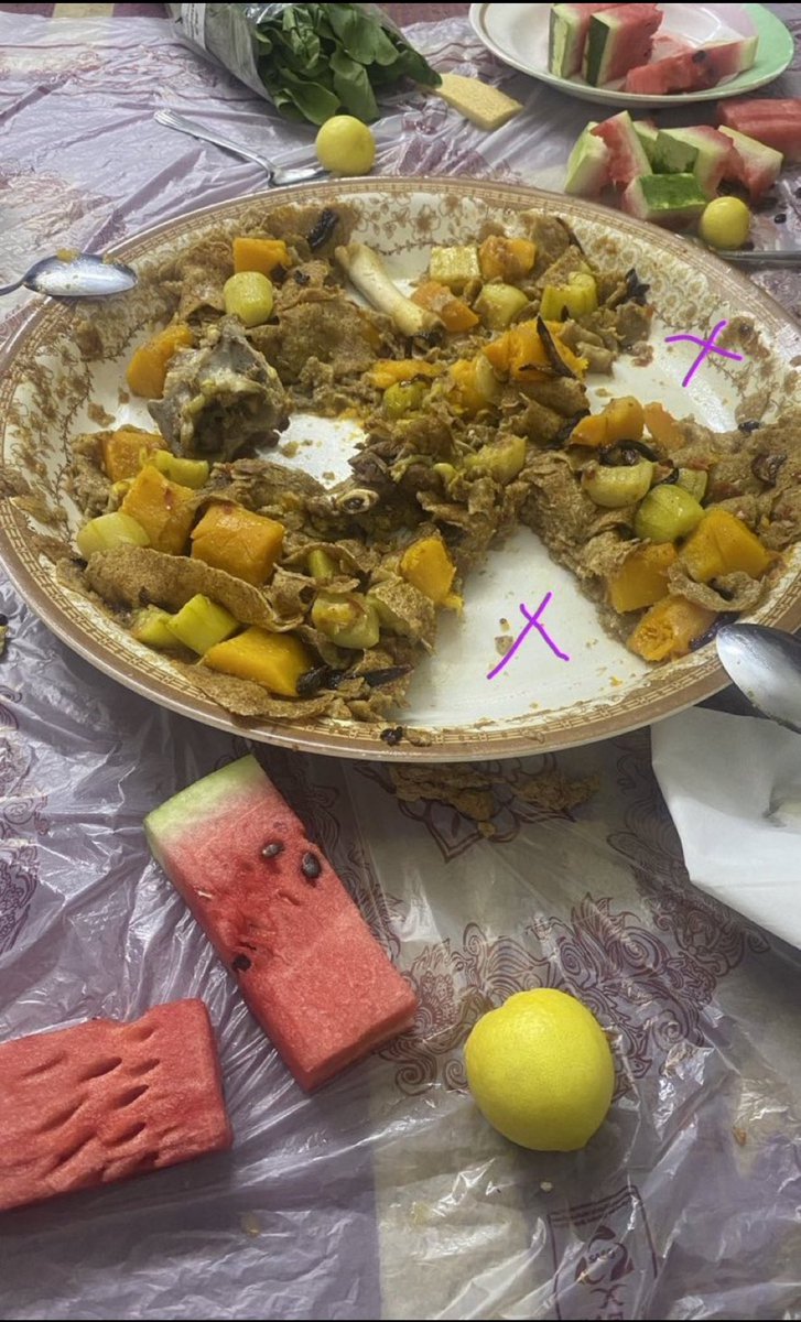 وش تسمون المساحة اللي تفضى من الجهه التي ياكل منها الشخص؟