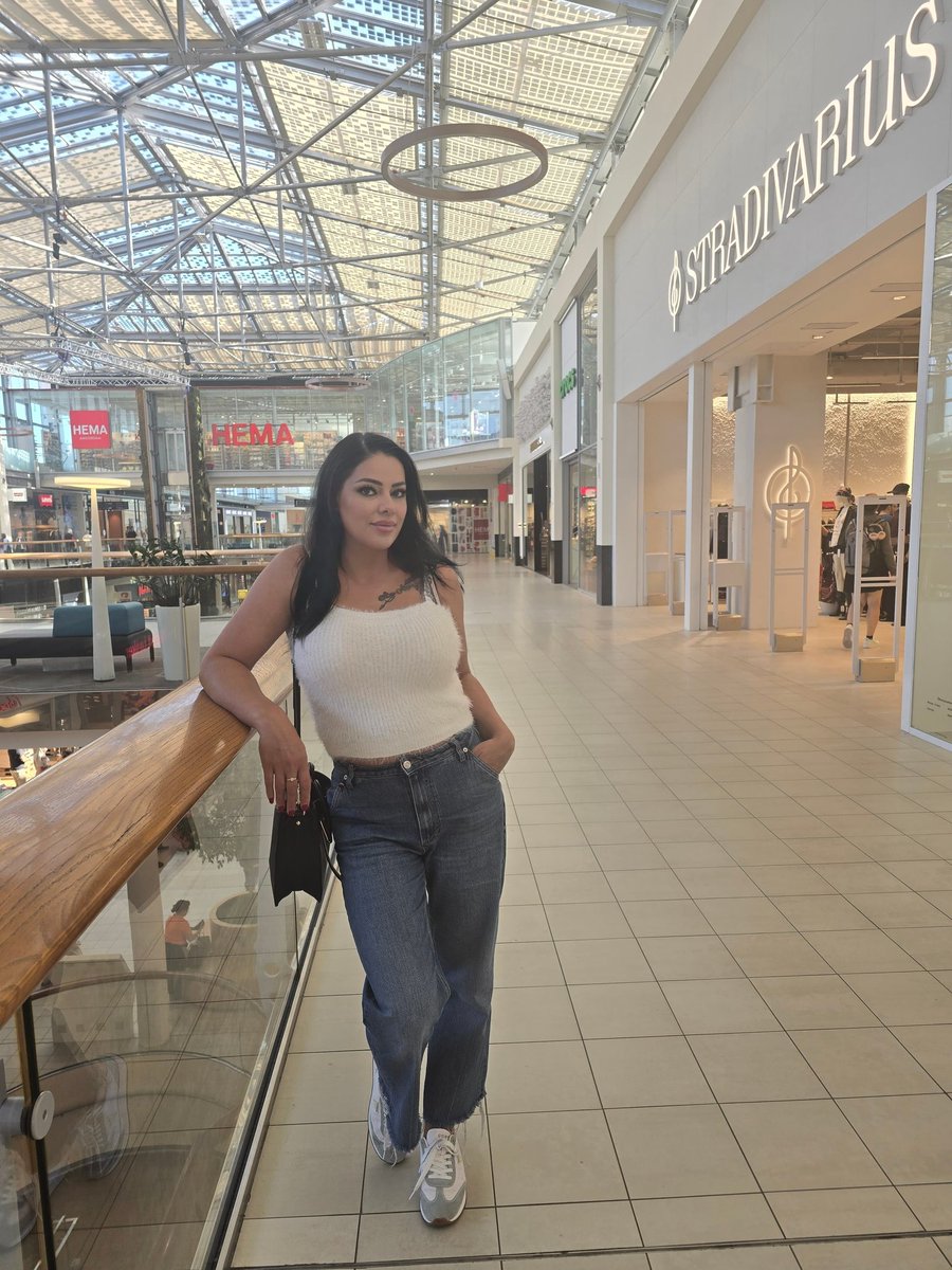 mistess_rebeka's tweet photo. Shopping ist mein Vergnügen – und deine Aufgabe. Zeig mir deine Hingabe, indem du meine Wünsche bezahlst. Jeder Einkauf ist ein Geschenk von dir an deine Göttin. https://t.co/THwvVHFhPF