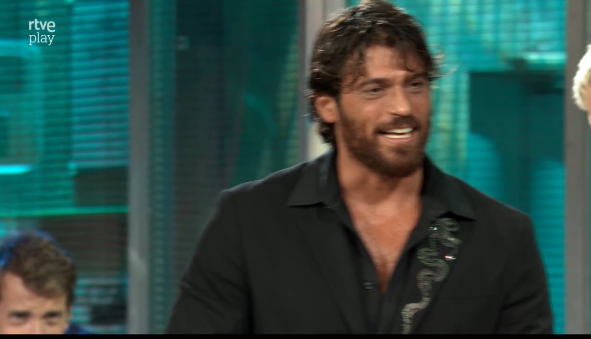 Guapo , listo , divertido , solidario , familiar y con un C2 en español que ya quisiera algún premio planeta , un tío increíble . Una visita suya por semana es lo que este país necesita. El dios #CanYaman es todo lo que está bien. #LaRevuelta