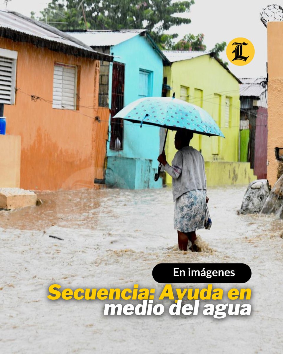 ListinDiario's tweet photo. #EnImágenesLD | Una señora es sostenida por un joven en medio de las inundaciones en la cañada La 30 de Baní, provincia Peravia. República Dominicana está sufriendo los efectos de la tormenta Melissa.

#Melissa #Baní #ListínDiario https://t.co/xwkePFBN2v