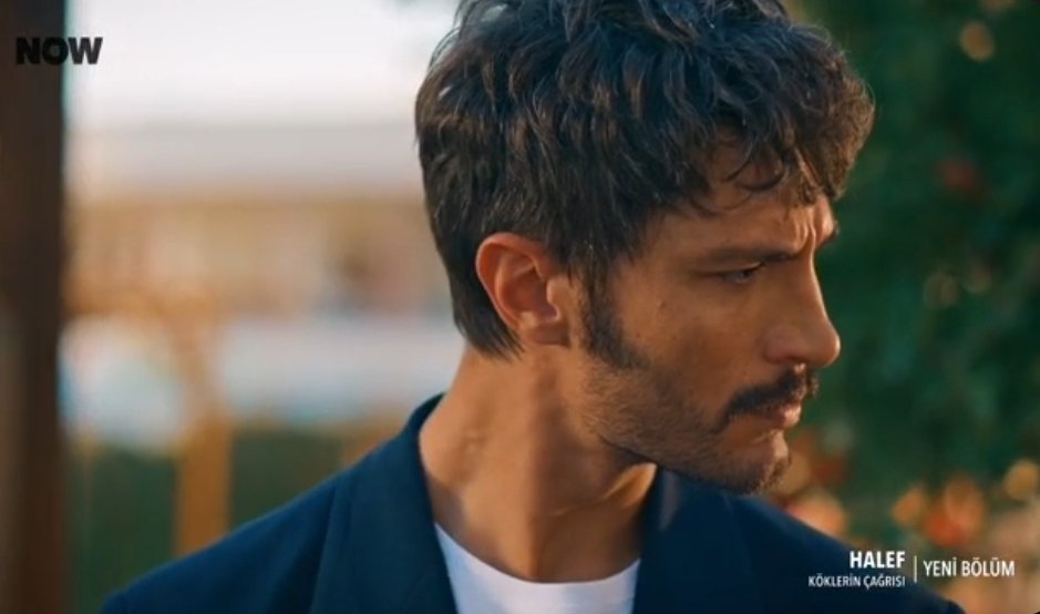Mrska1998's tweet photo. PLEASE, HE DOESN'T GIVE A DAMN FUCK.

He didn't lift a finger to keep her from leaving the konak.
He is totally bored and tired of her hysterical antics. Just like us.

#HalefKöklerinÇağrısı • #YılSer https://t.co/kMdsyNJbGx
